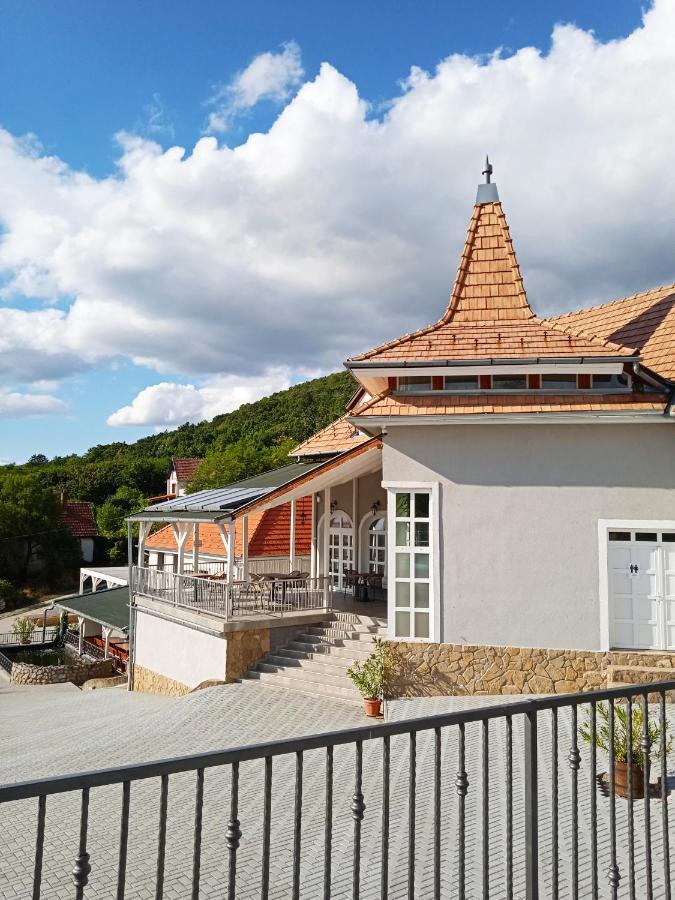 Fogado A Ket Toelgyfahoz Bed & Breakfast Sumeg Luaran gambar